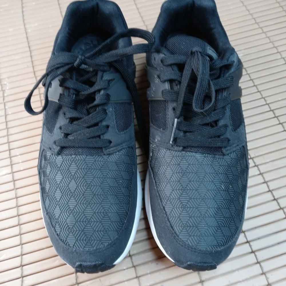 Puma Arial womens Size 7.5 Black/White Casual Running Shoes 4600001033. 314pm